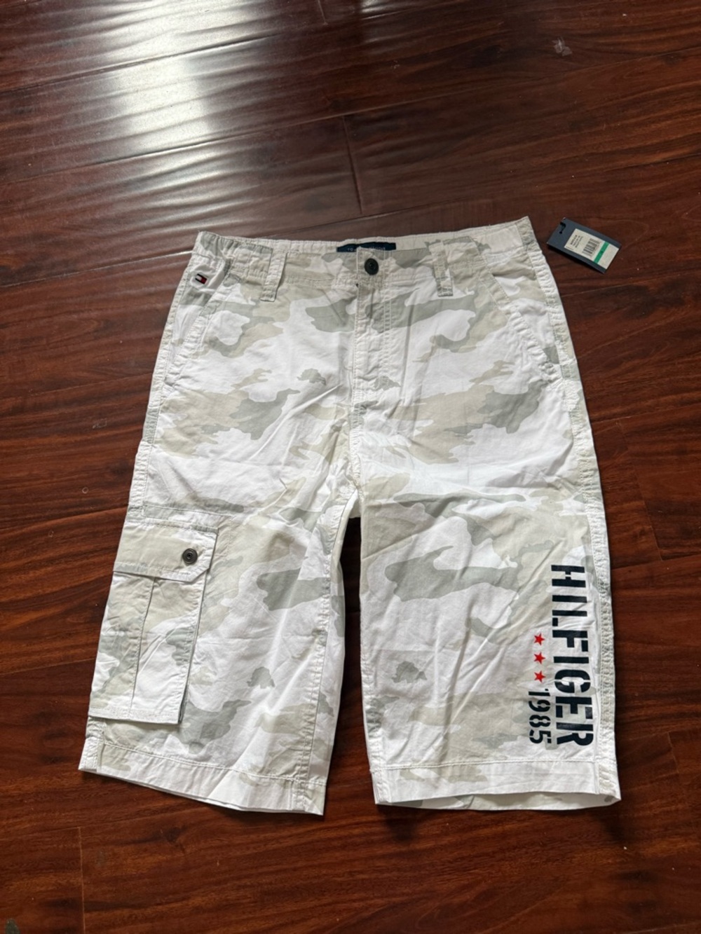 Tommy Hilfiger Men’s White & Light Gray Camo Cargo Shorts